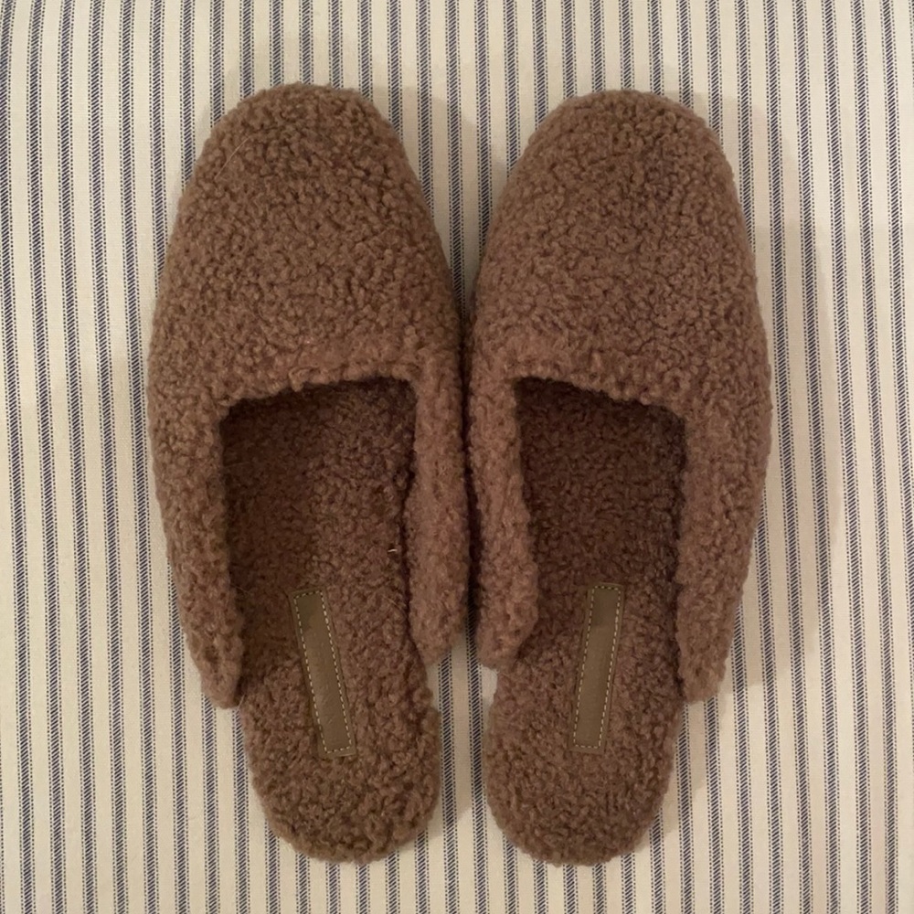 NWOT Brown Sherpa Slippers
